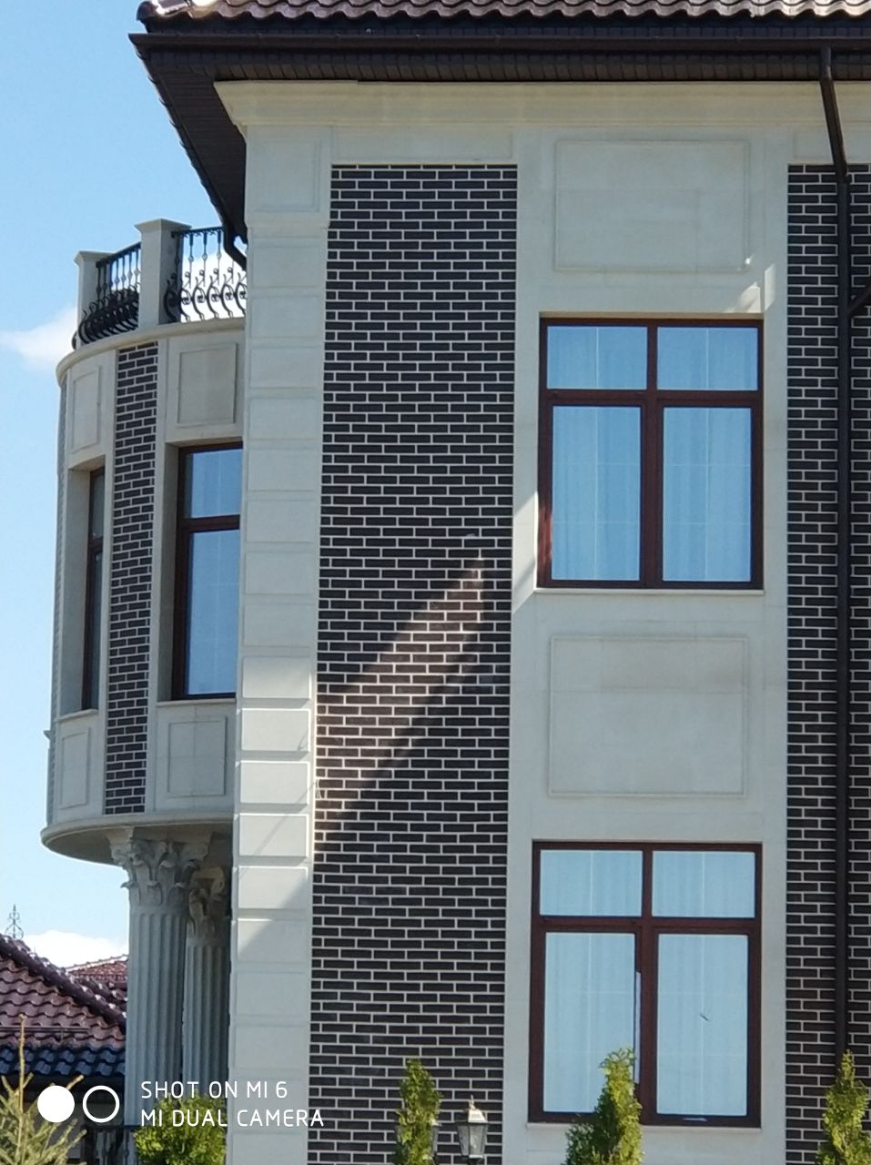 Монтаж фасадного декора