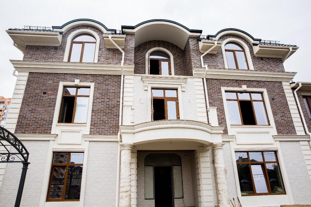 Монтаж фасадного декора