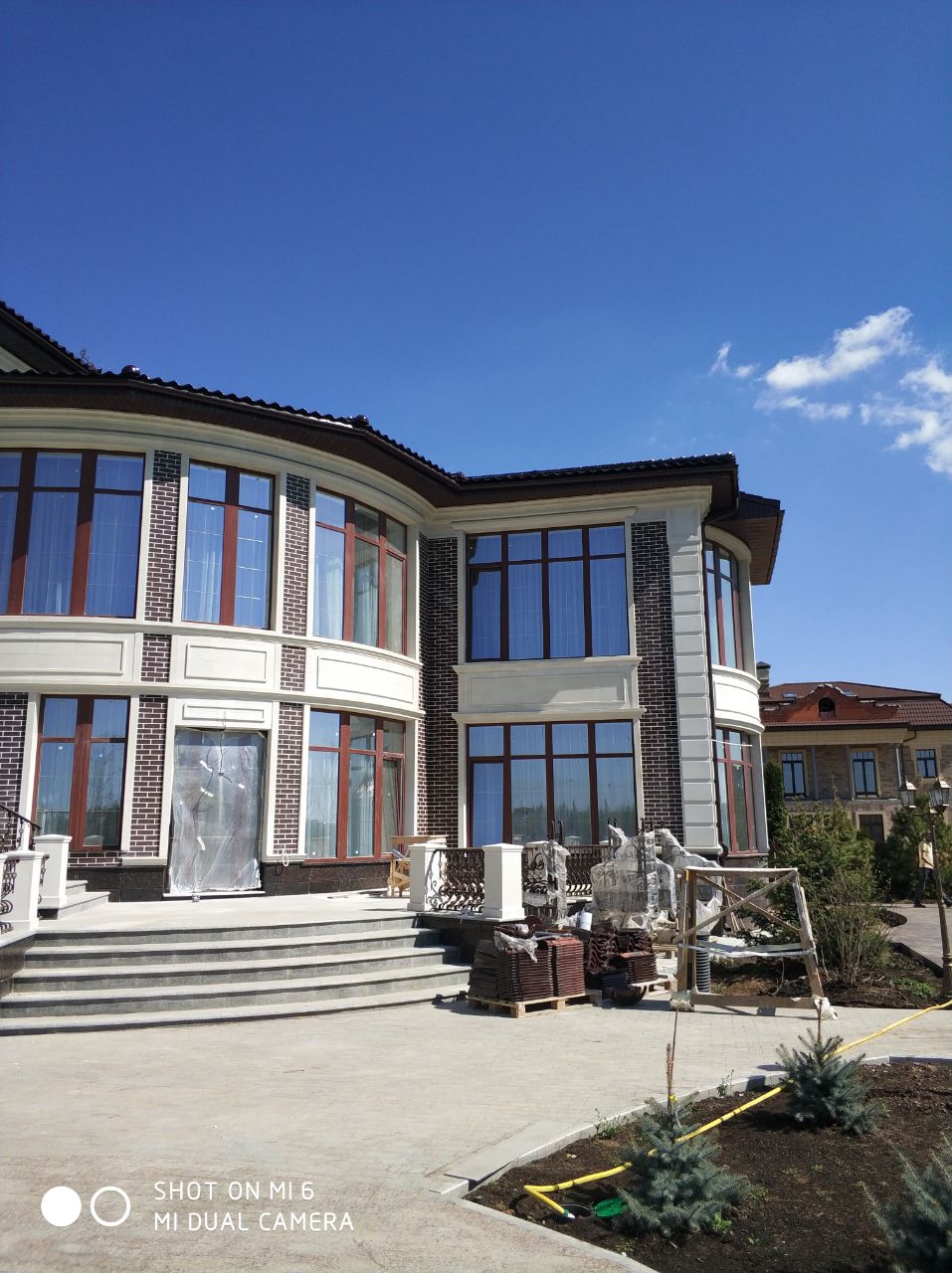 Монтаж фасадного декора