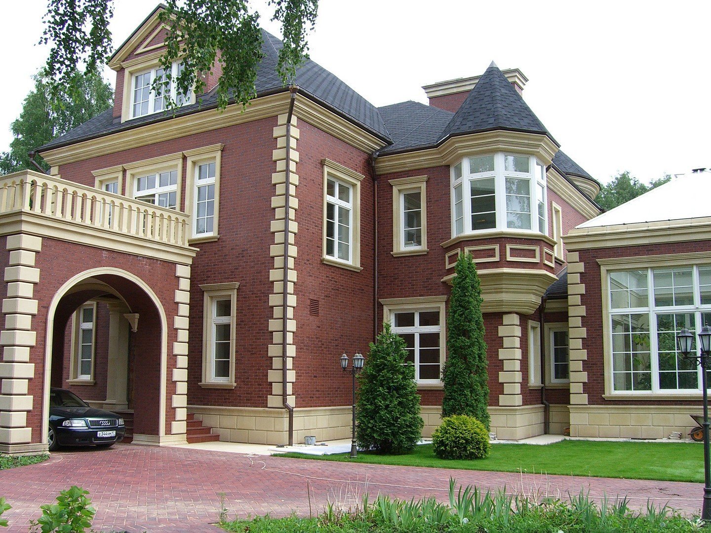 Монтаж фасадного декора