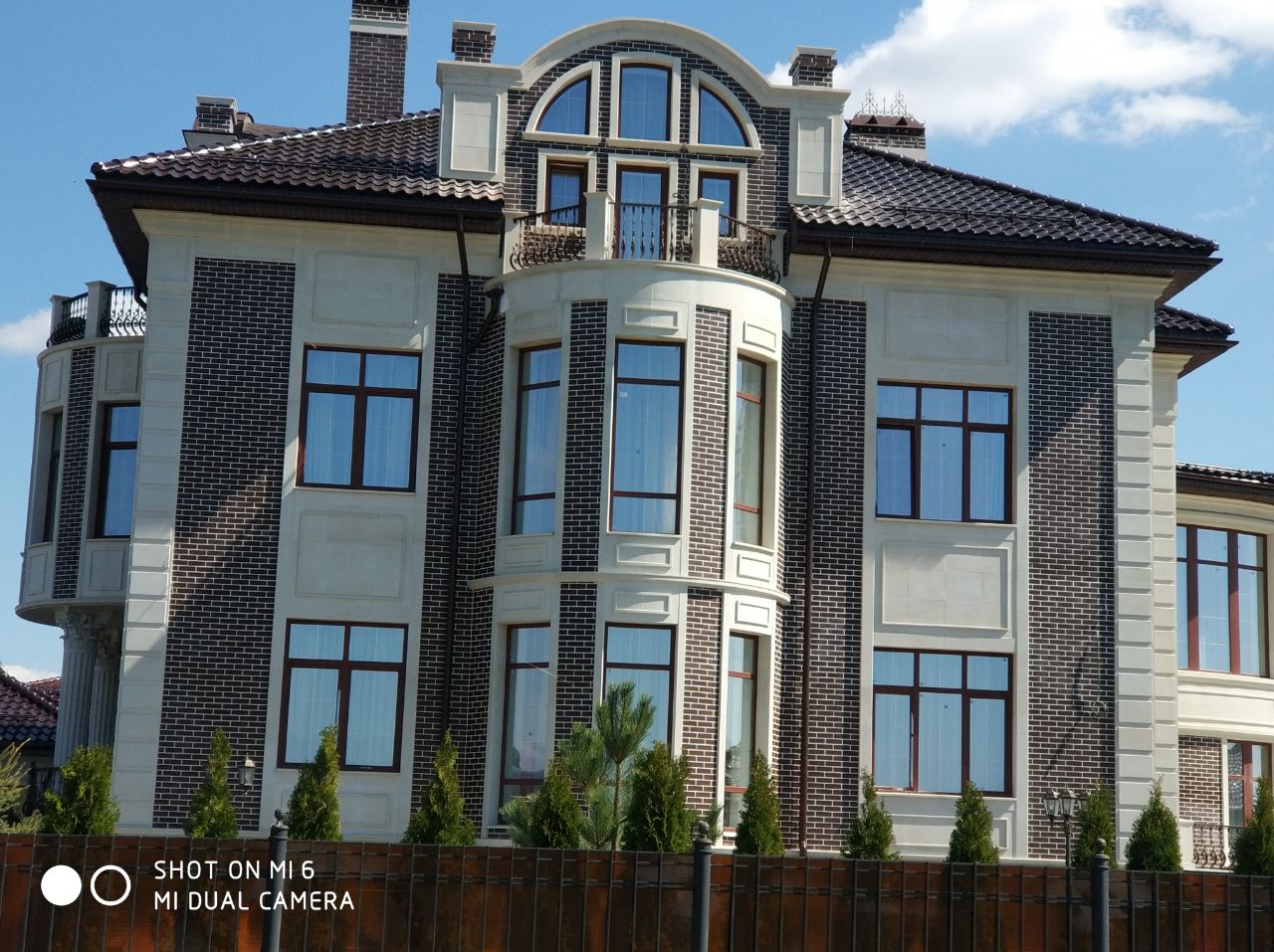 Монтаж фасадного декора