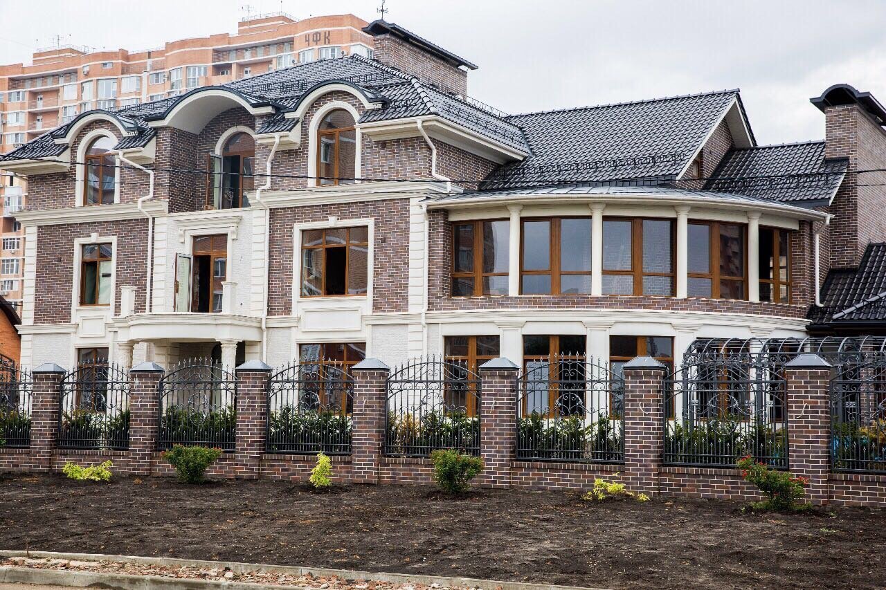 Монтаж фасадного декора