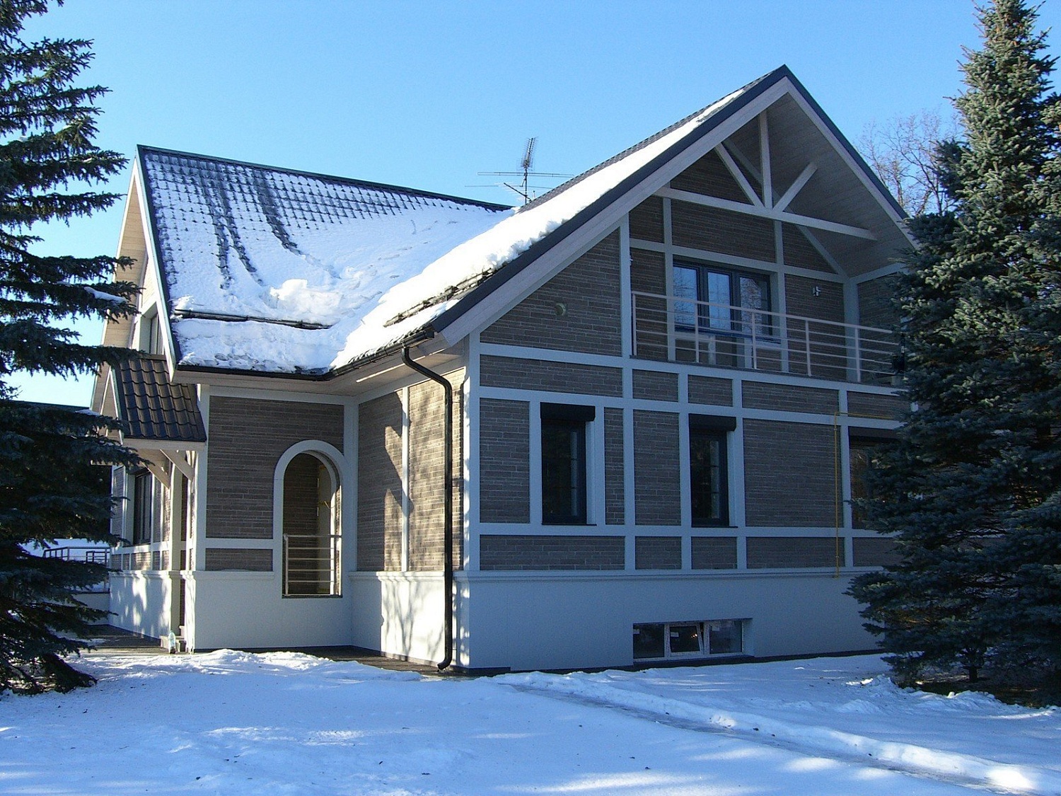 Монтаж фасадного декора