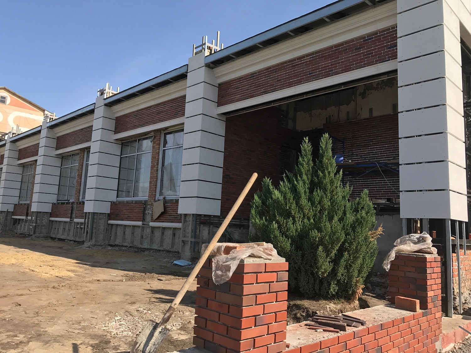 Монтаж фасадного декора