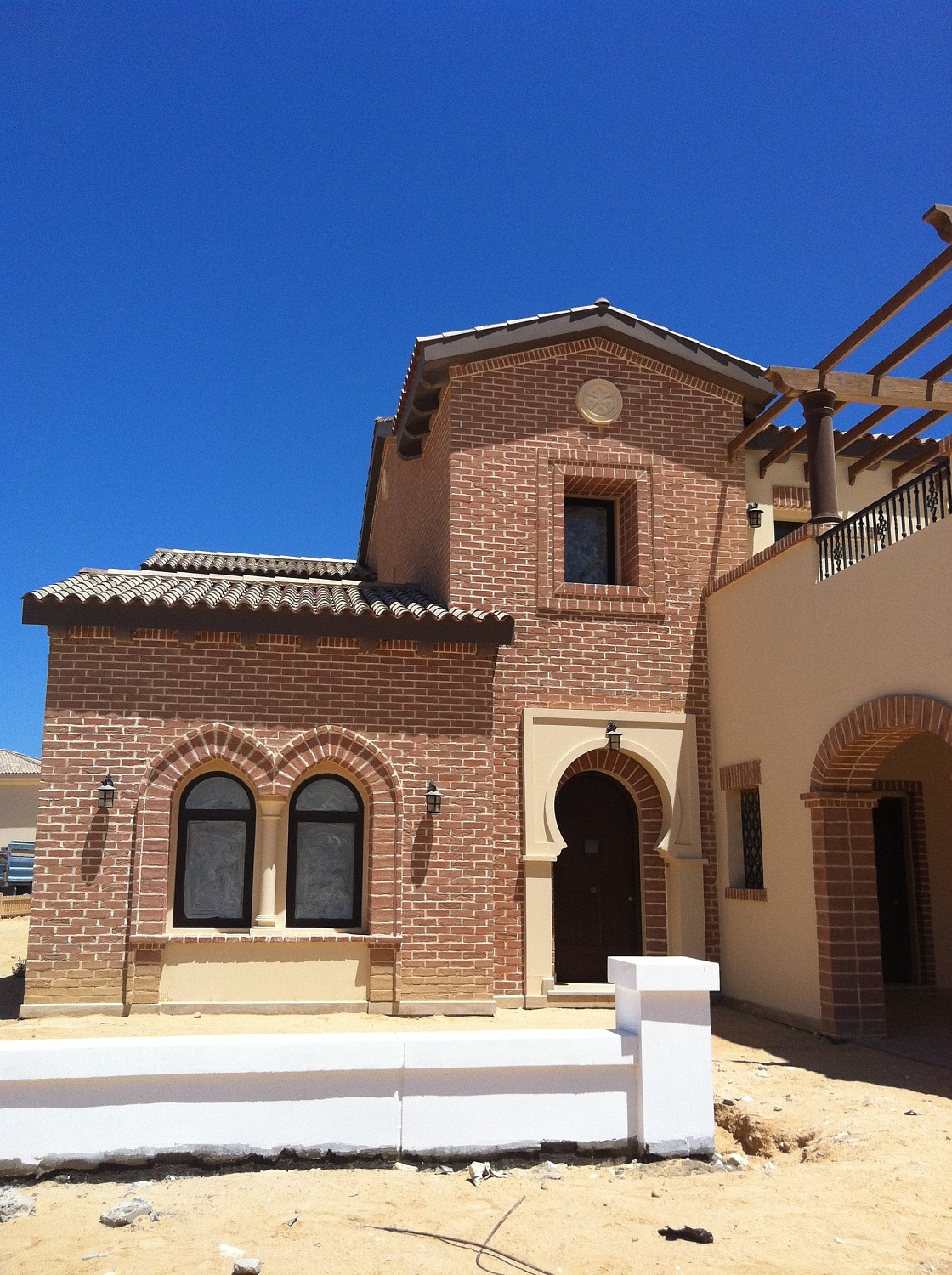 Монтаж фасадного декора