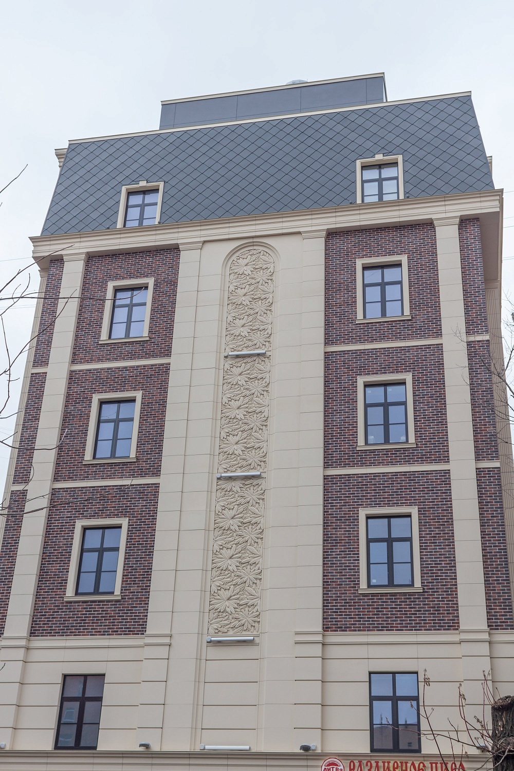 Монтаж фасадного декора