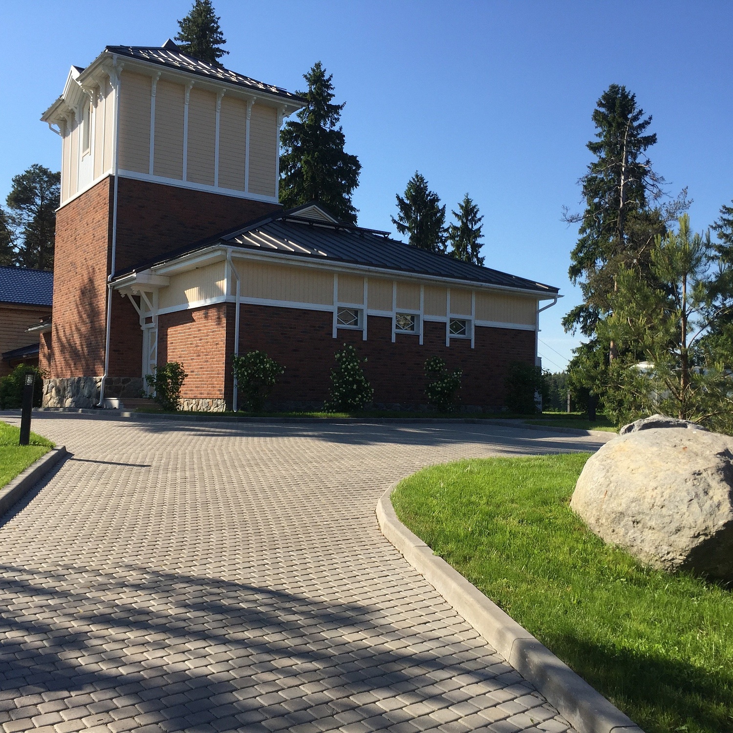 Монтаж фасадного декора