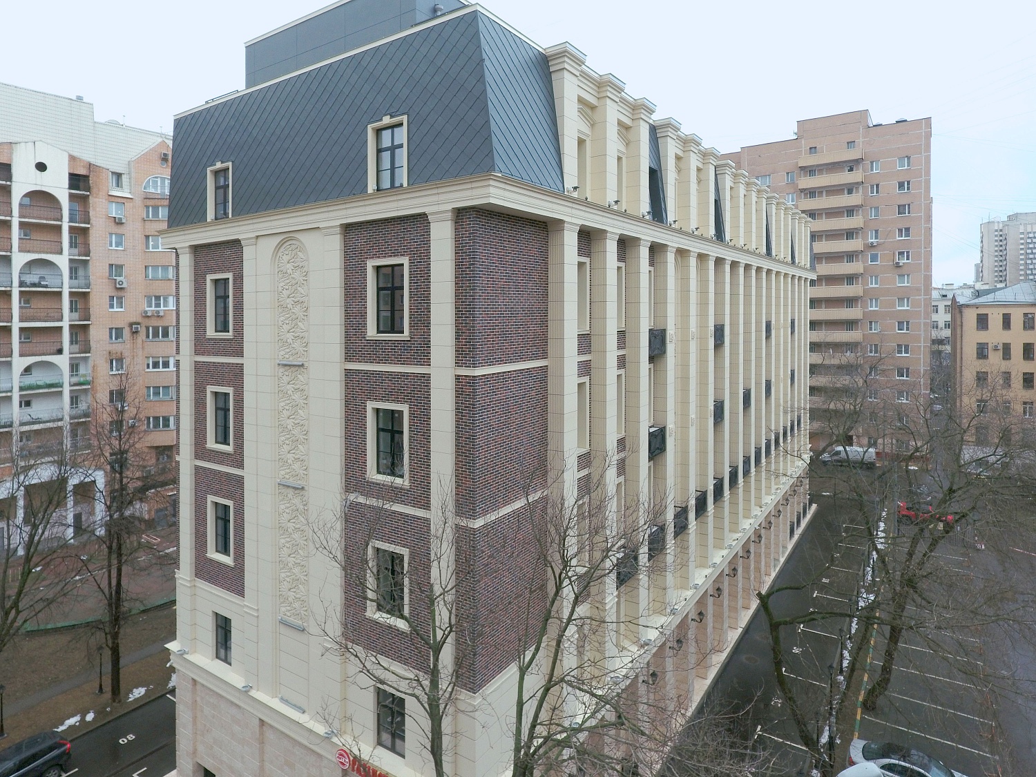 Монтаж фасадного декора