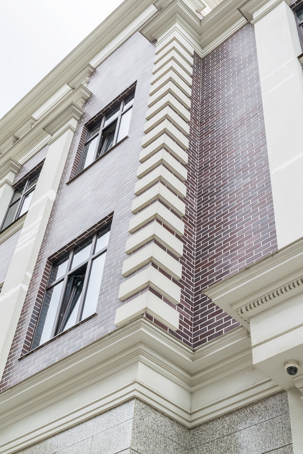 Монтаж фасадного декора