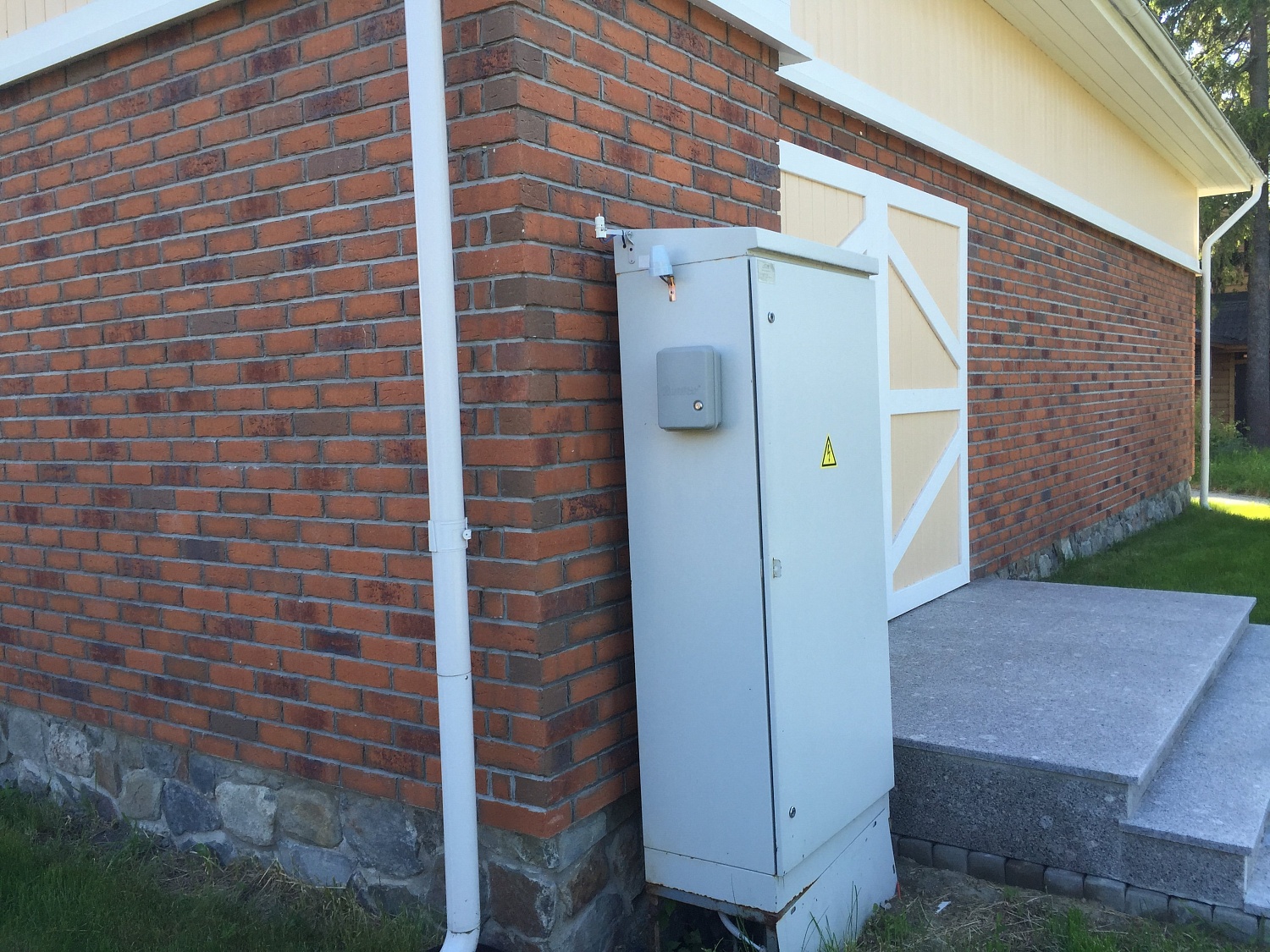 Монтаж фасадного декора