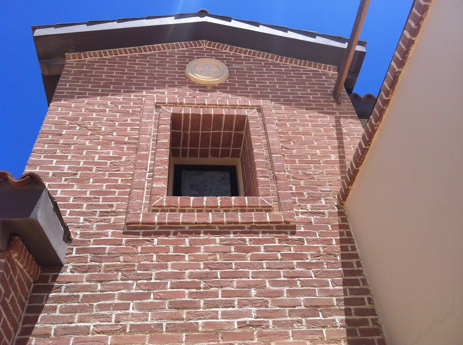 Монтаж фасадного декора