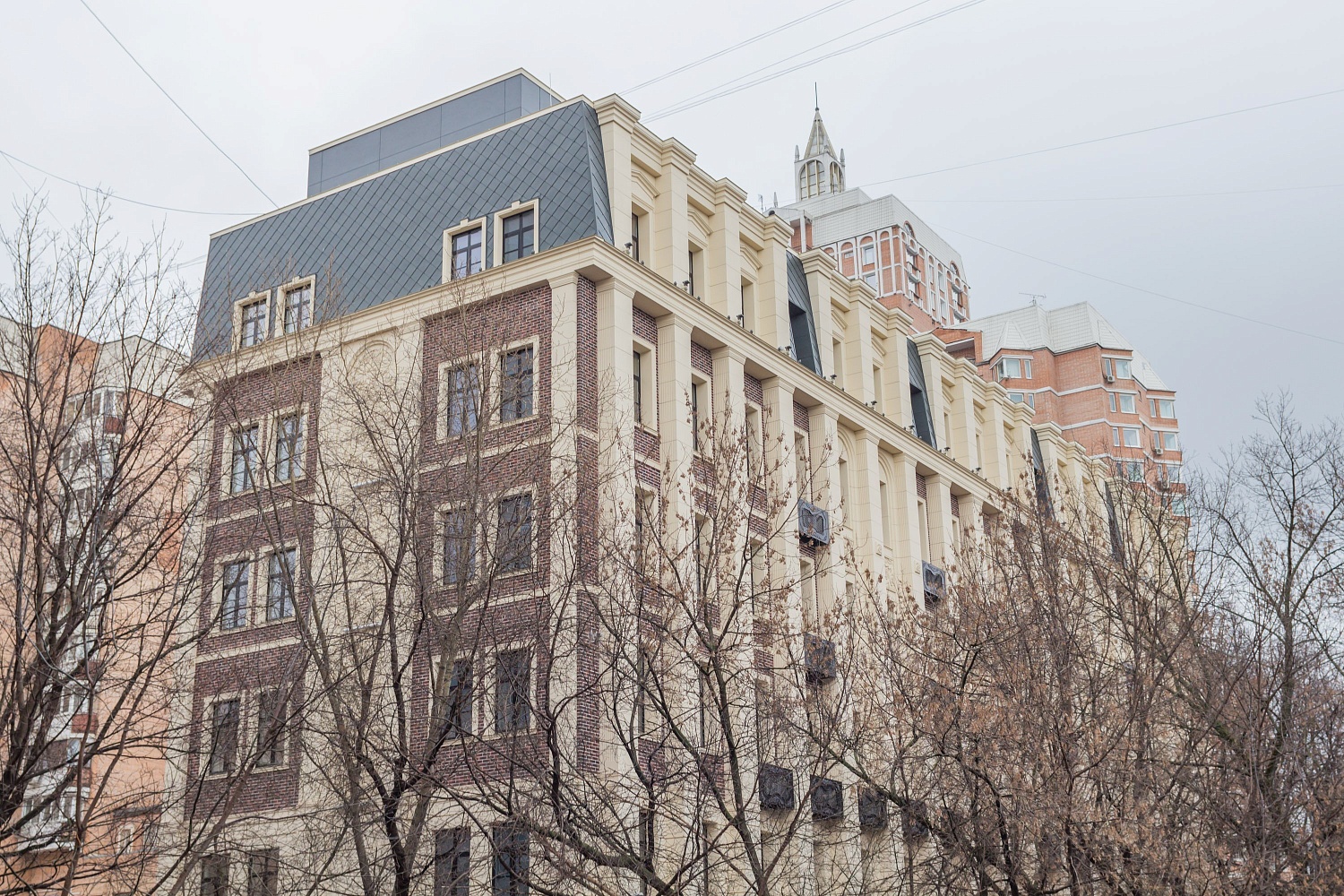 Монтаж фасадного декора